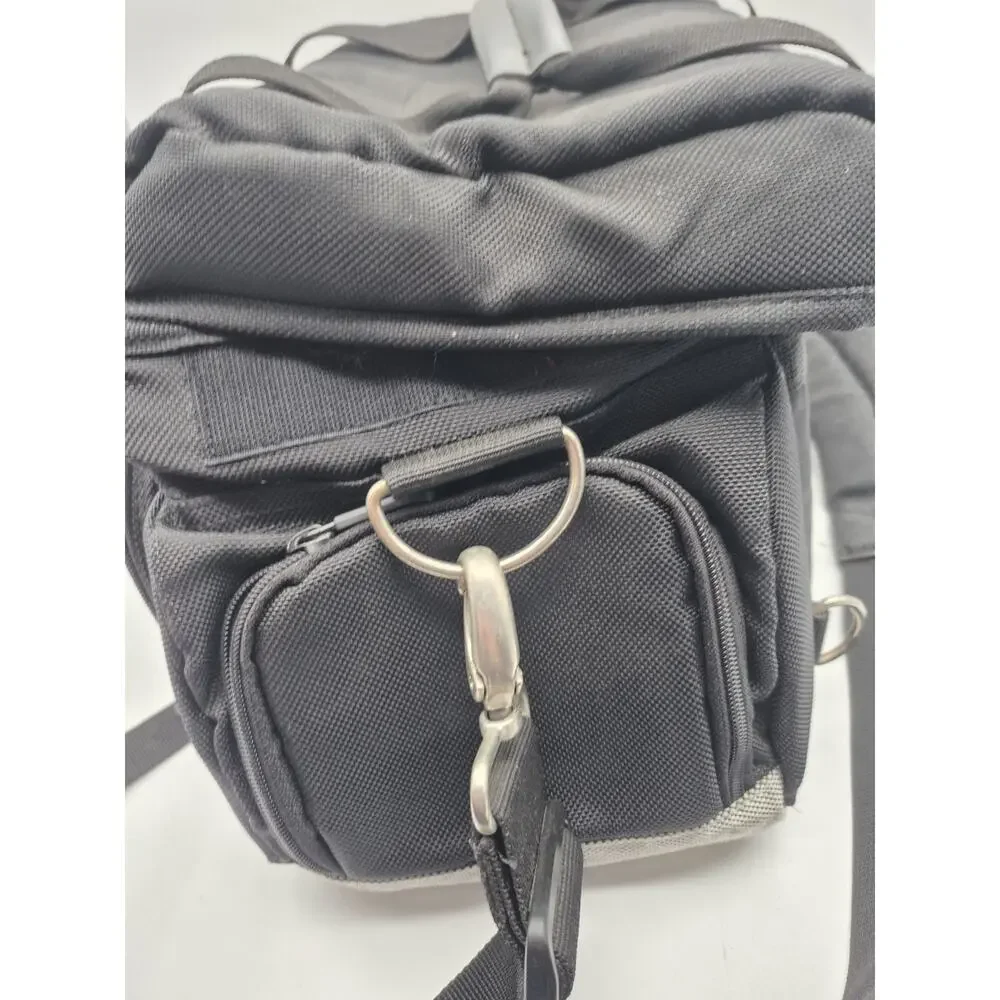 Canon 200DG Deluxe Camera Bag With Shoulder Strap and 1 Divider